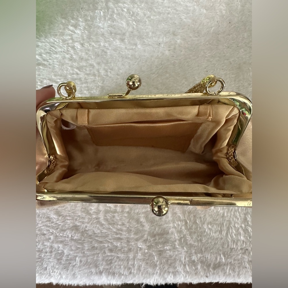 1960’s Vintage Gold Evening Kiss Lock Bag - Picture 6 of 10